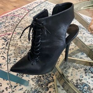 STEVE MADDEN HEELS- Size 6